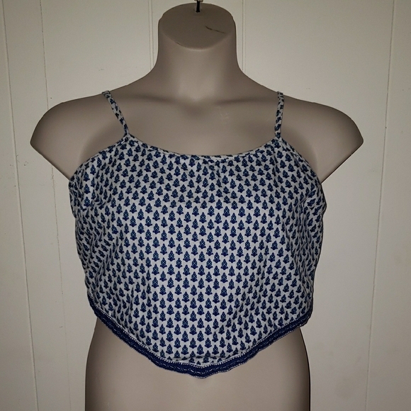 Blue and White Floral Women's Summer Top NWOT - Picture 2 of 4